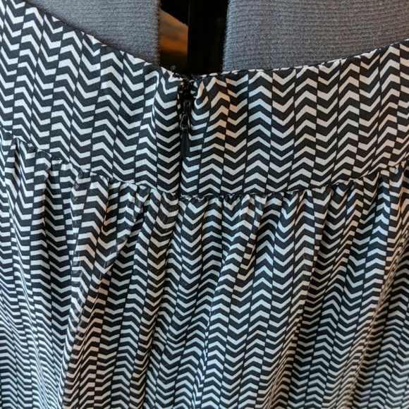 4 for $20🌷Clearance! Gap Skirt - Picture 3 of 8